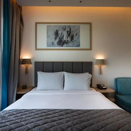 Holiday Inn Bengaluru Racecourse By Ihg Exterior photo A room at the hotel