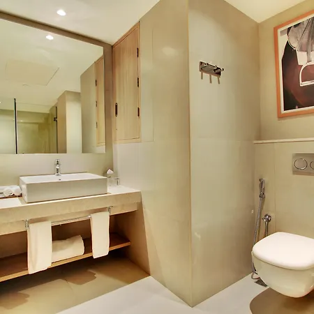 Holiday Inn Bengaluru Racecourse By Ihg Exterior photo Bathroom