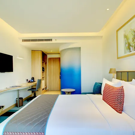 Holiday Inn Bengaluru Racecourse By Ihg Exterior photo Deluxe Room