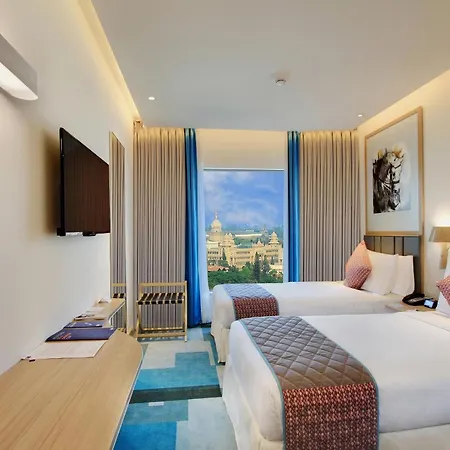 Holiday Inn Bengaluru Racecourse By Ihg Exterior photo Deluxe Room